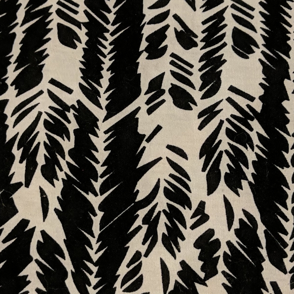 EUC black/white Lularoe Perfect T size Medium - Picture 3 of 4